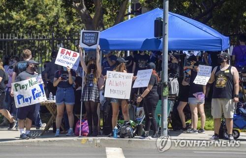 사내 성차별 방치한 미 게임사 블리자드 사장 불명예 퇴진