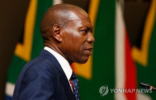 라마포사 남아공 대통령, 폭동 후 10개부처 개각 단행