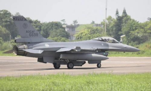 대만 최신형 F-16V 이륙 후 캐노피 분리 사고…"첫 사례"