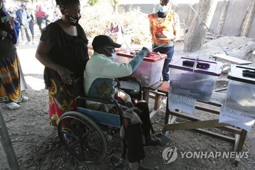 '채무불이행' 잠비아 대선 실시…현 대통령·야당후보 접전