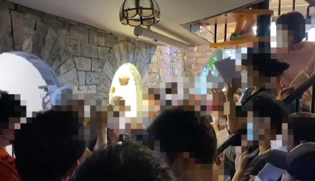 '포인트 판매중단' 머지포인트에 수백명 몰려 환불 요구