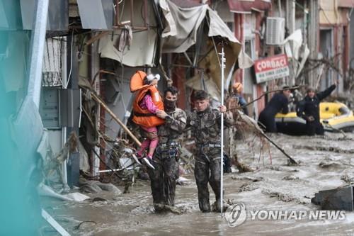 터키 남부 산불 이어 북부 홍수…희생자 27명으로 늘어