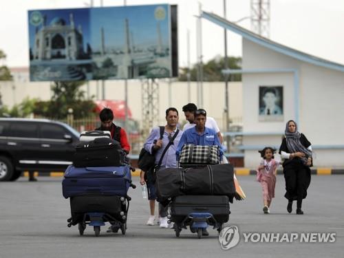 전국 장악한 탈레반, 카불 진입…패닉 속 미대사관 철수 시작