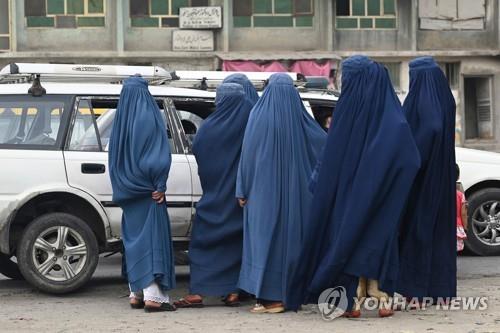 탈레반 본색 드러나나…부르카 미착용 여성 사살·시위대엔 총격(종합)