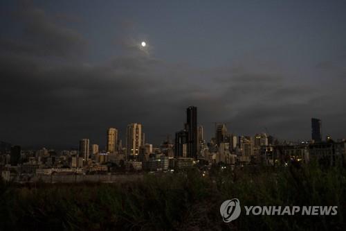 불꺼진 도시 문닫은 주유소…경제위기 레바논 연료난에 '생지옥'