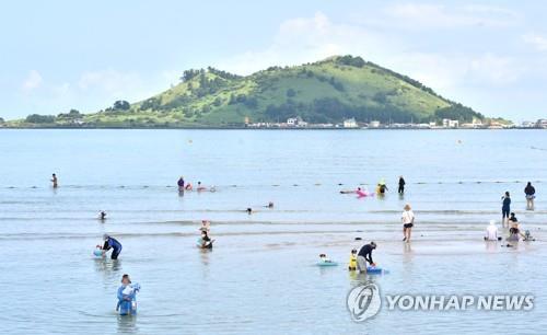 코로나·가을장마로 한산한 주말…해수욕장 대부분 폐장