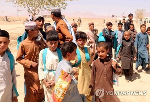 아프간 인구 절반 원조 의존…카불공항 의료구호품 수송 차질