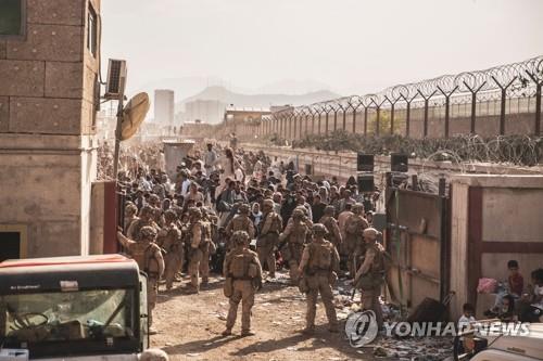 바이든, 일주일 앞둔 '아프간 철군 시한' 고수…"테러위협 커져"