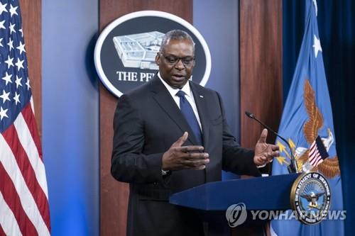 미군 코로나 백신접종 의무화…美 국방장관 "즉각 맞으라" 명령