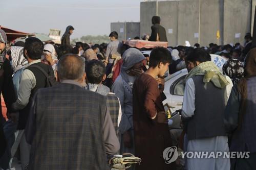 아프간 美대사관, 카불공항 폭발에 "공항 즉각 피하라" 경보발령