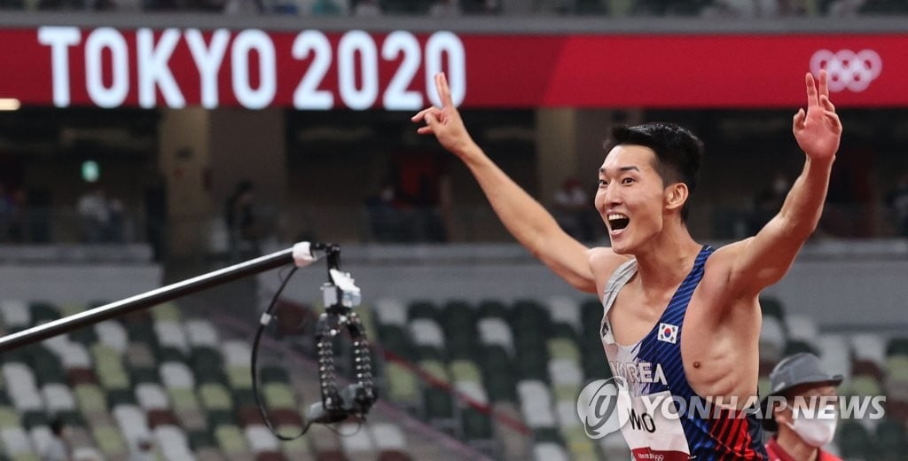 우상혁, 높이뛰기 한국신기록 세워 4위…올림픽 사상 최고