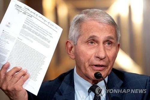 파우치 "압도적 다수 백신 맞으면 내년 봄 코로나 통제"