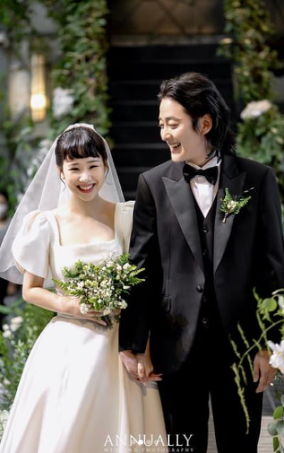 유성은, 결혼식 사진 공개..."행복하고 신기한 감정"