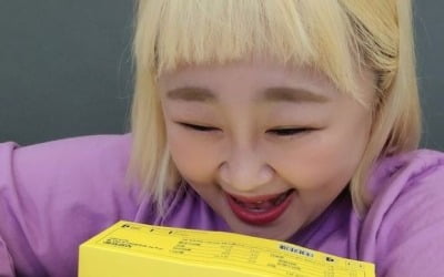 '김민기♥' 홍윤화, 방탄소년단 버터 쿠키에 행복…팬심 폭발 "보라해" [TEN★]