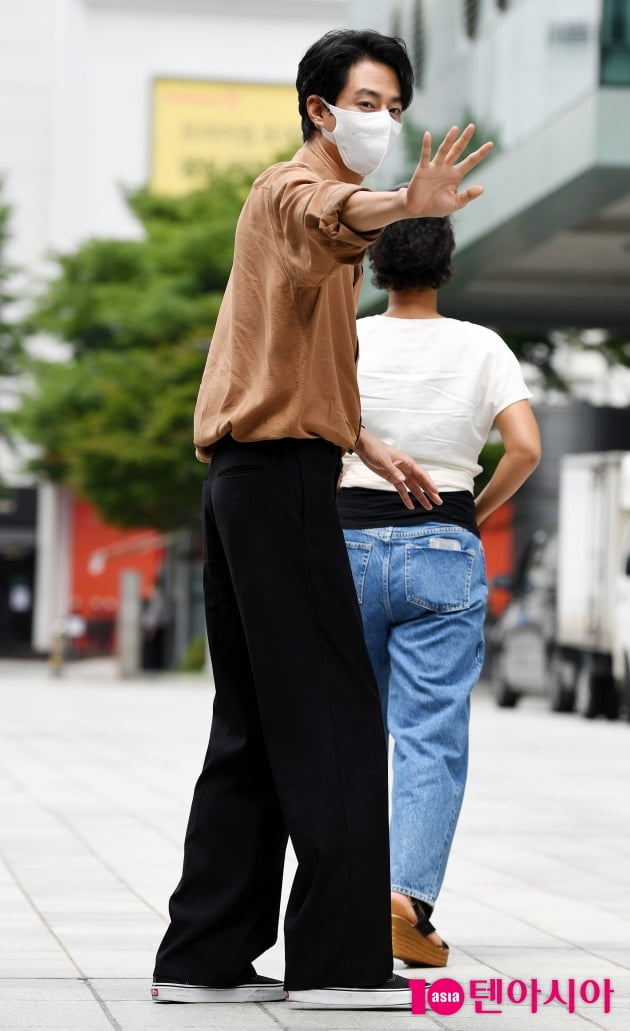 [TEN 포토] 조인성 '마성의 분위기남'