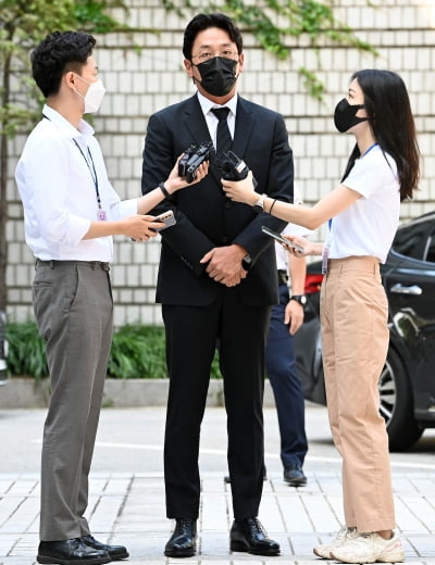 [TEN 포토] '프로포폴 불법 투약 혐의' 하정우 '성실히 조사에 임하겠다'