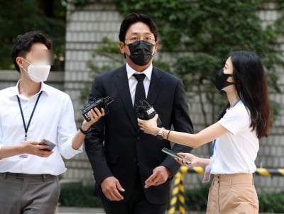 [TEN 포토] 하정우 '프로포폴 불법 투약 혐의 첫 출석'