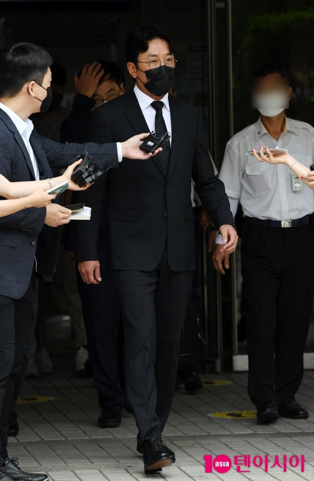 [TEN 포토] '프로포폴 불법 투약 혐의' 하정우 '재판을 마치고 담담하게'