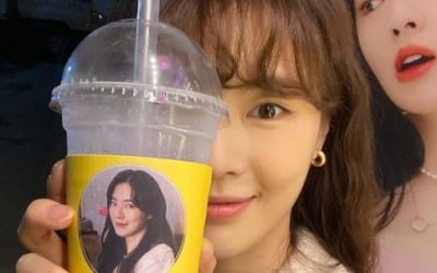 '이광수♥' 이선빈, 박보영 커피차 선물에 세상 행복 "언니 사랑해" [TEN★]