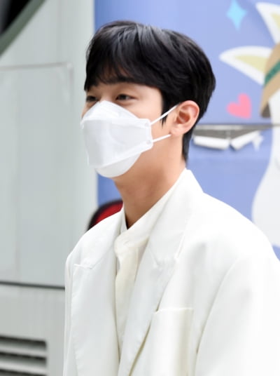 [TEN 포토] 안효섭 '오늘은 검은눈'