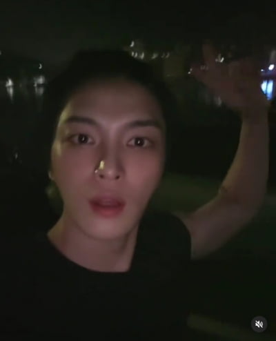 김재중, 어둠을 밝히는 외모..."바다에 왔습니다"[TEN★]