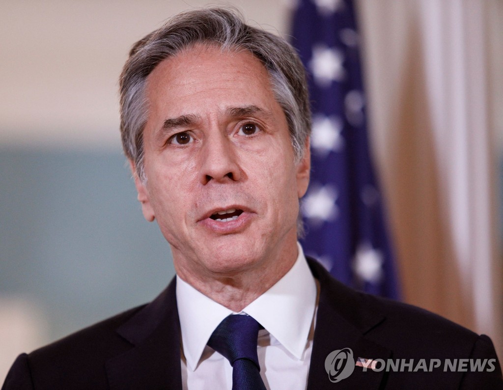 "블링컨, 북한에 대화 재개 촉구하며 다른 옵션 고려 표명"