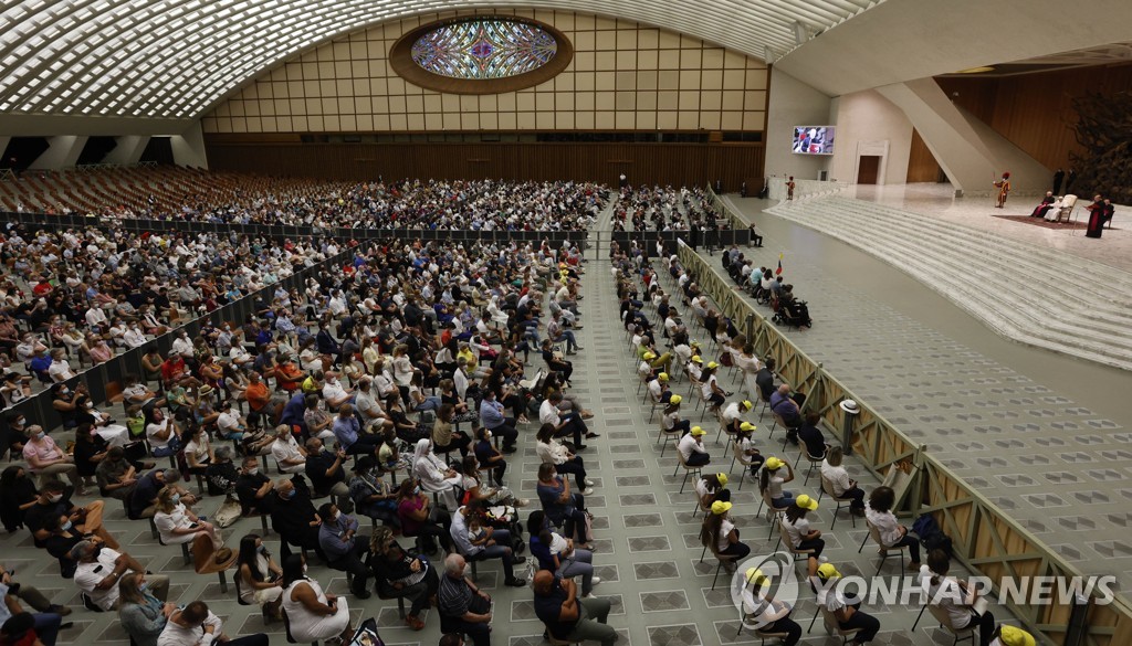 교황, 수술 후 첫 수요일반알현…레바논 방문 의지 피력