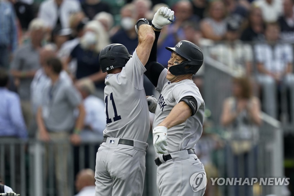 옥수수밭에서 나온 MLB 선수들…케빈 코스트너, 영화 장면 재연(종합)