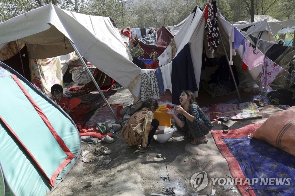 아프간 수백만명 피란길…"신이 도와주기만을 기도한다"