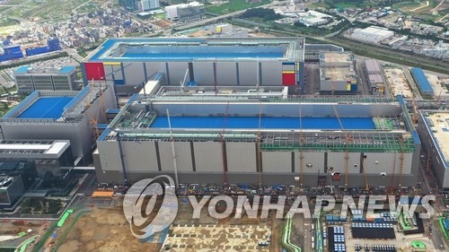 8월 D램·낸드 가격 보합세…"서버 D램, 4분기 0∼5% 하락"