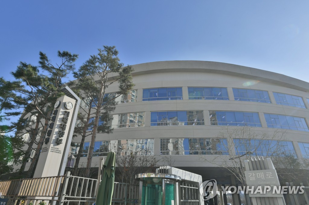 내년 예산 600조 안팎…소상공인·신양극화에 '방점'