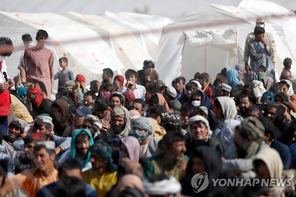 [사진톡톡] 아프간 난민 '차단' 장벽 두르는 이란 국경