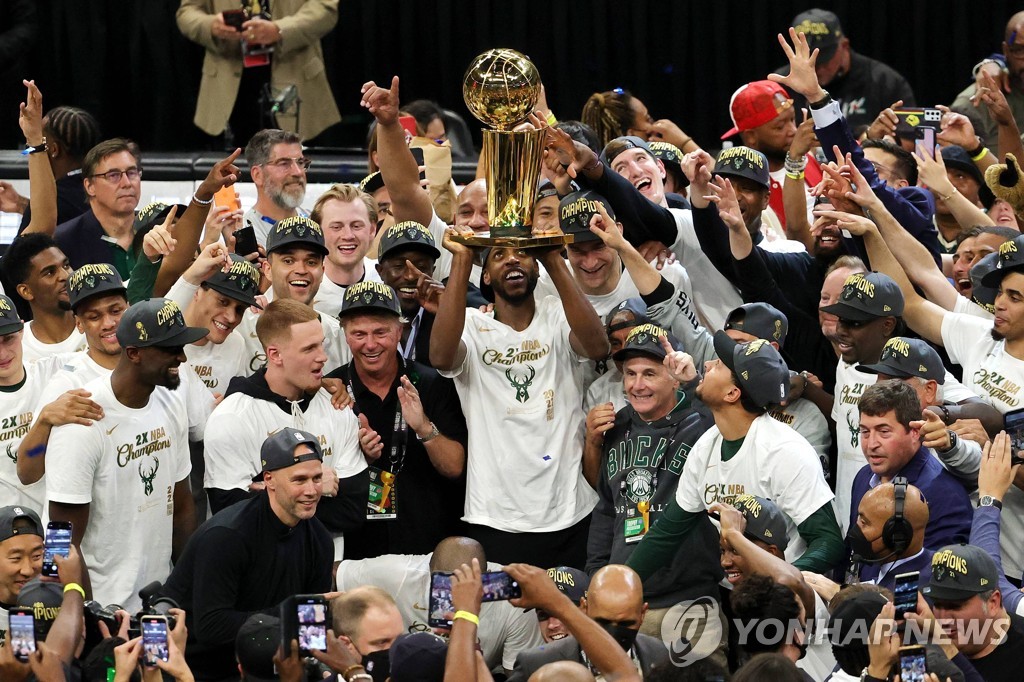 '75주년' NBA 새 시즌 일정 발표…팀당 82경기 등 '정상 복귀'