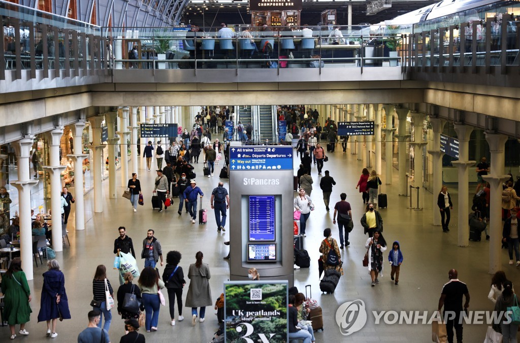 '종식은 없다'…영국 과학자들 "코로나로 매년 수천명 사망"