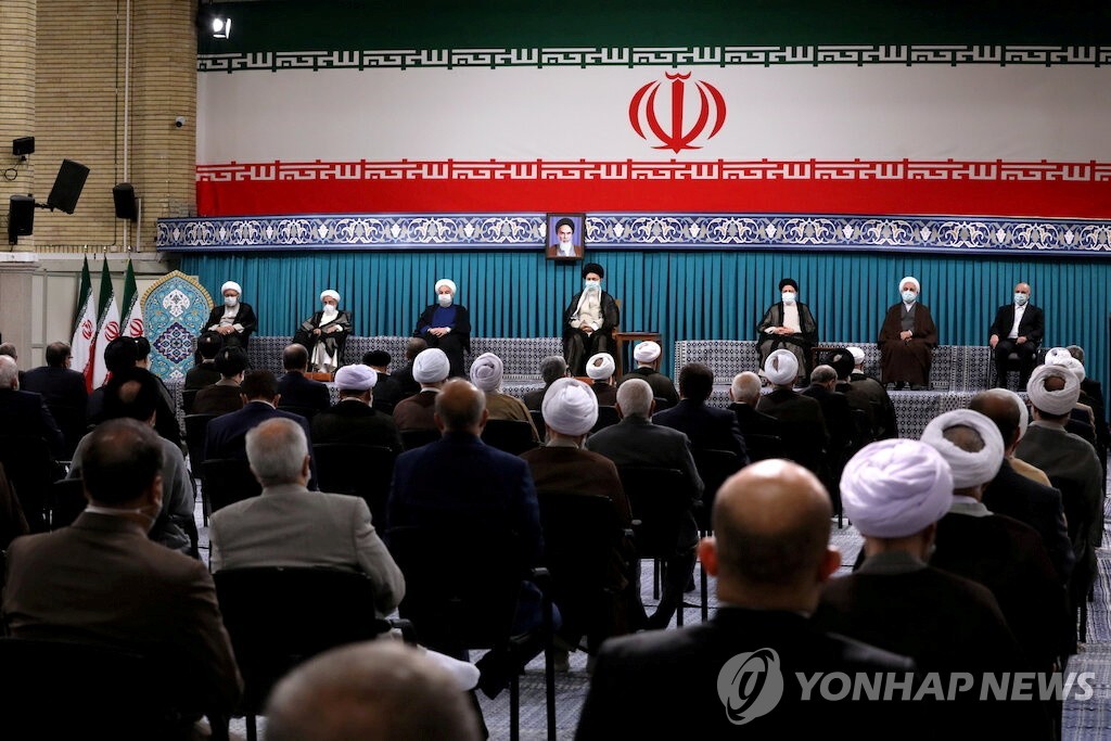 이란 새대통령 "제재 해제 노력하지만, 외국에 얽매이지 않을것"(종합)