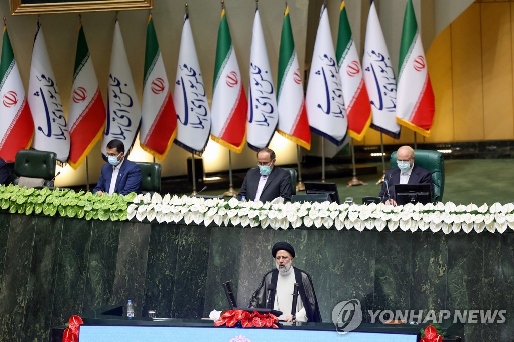 라이시 이란 대통령 취임…"제재 해제 위한 어떤 외교도 지지"