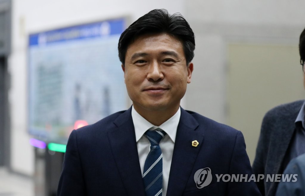 '대전시티즌 선수선발 비리' 고종수 2심도 징역형 집유