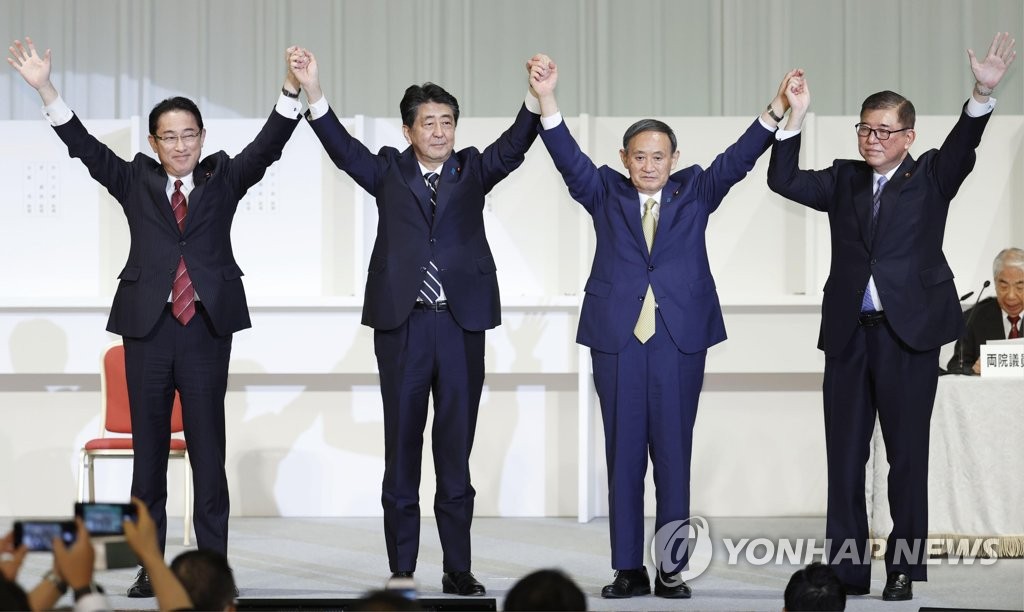 선거 연패로 궁지 몰린 스가 日총리…"스스로 물러나야"