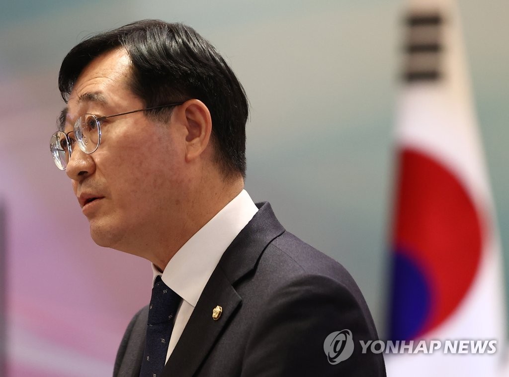 與 민홍철 "김여정, 상투적 전술…한미훈련 원칙대로 해야"