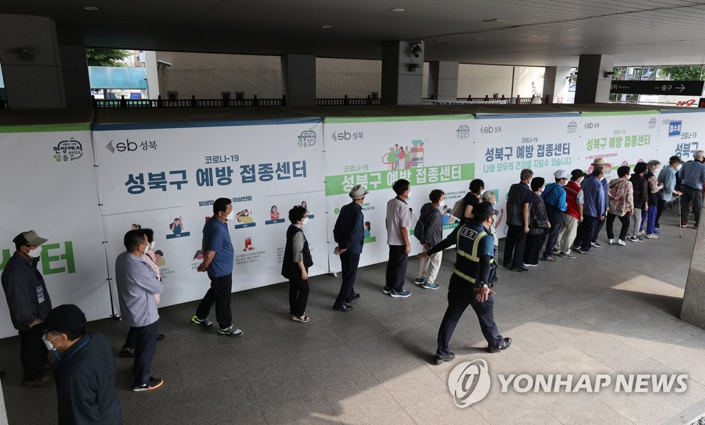 오후 8시부터 비수도권 18∼49세 택배근로자 등 우선접종 사전예약