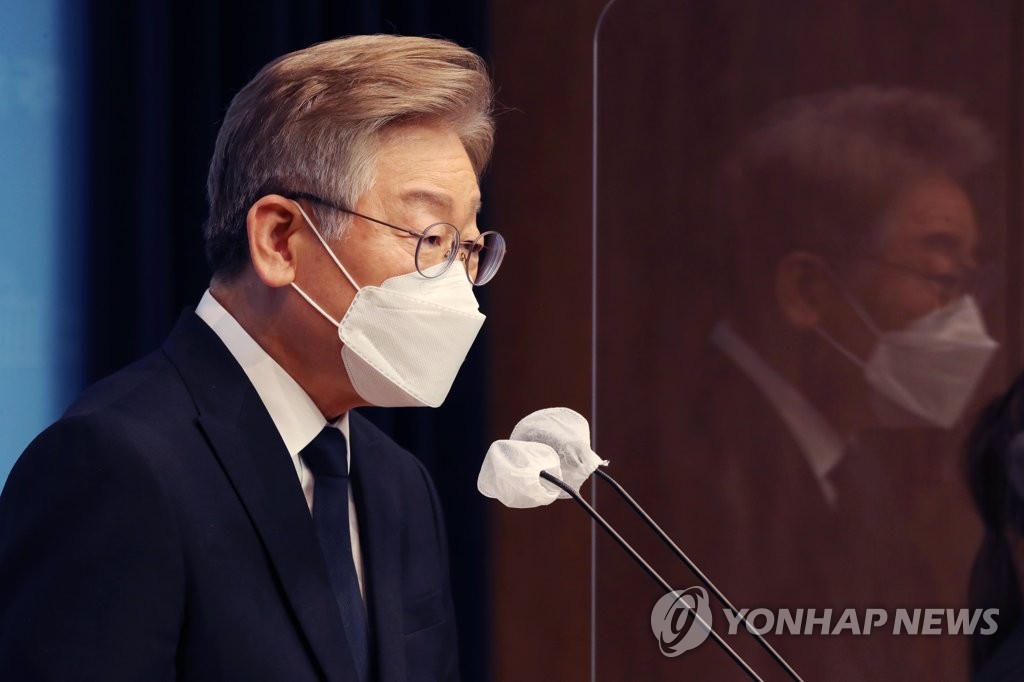 "상당한 시의성" 文영상까지…이재명측, 기본소득 여론전