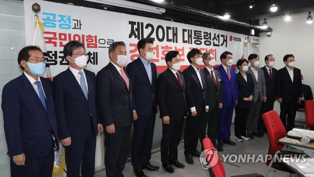 野 16강전…힘겨루는 尹·崔, 추격하는 洪·劉·元