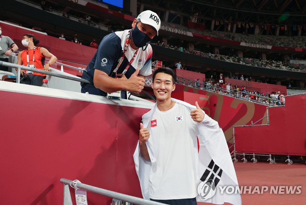 [올림픽] '육상 새 역사' 우상혁과 함께 뛴 김도균 코치·장대 진민섭