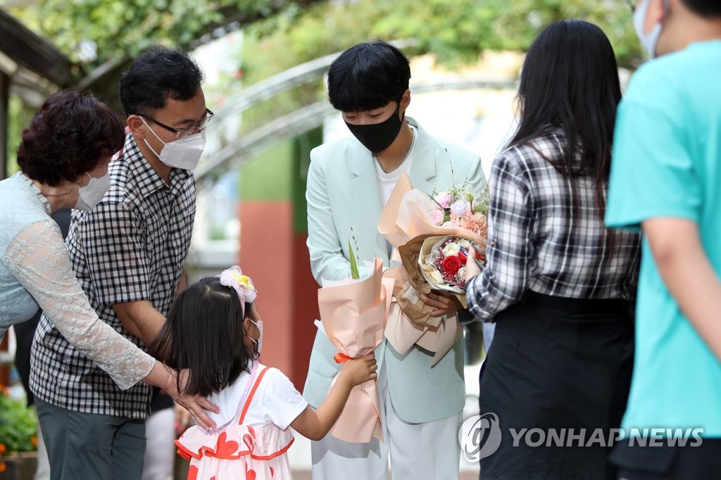 [올림픽] 모교 찾은 안산 "훌륭한 선수로 성장해 같이 운동하자"(종합)