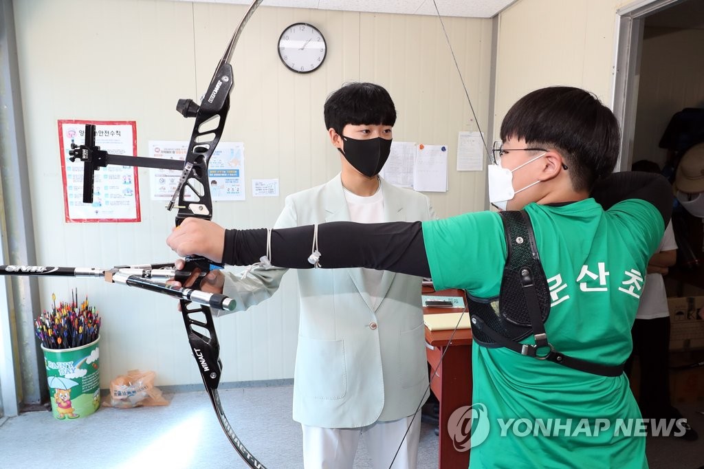 [올림픽] 모교 찾은 안산 "훌륭한 선수로 성장해 같이 운동하자"(종합)