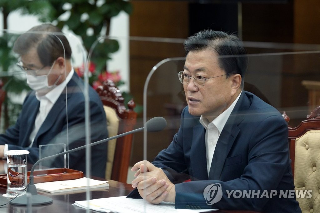 문대통령 "한미연합훈련, 여러가지 고려해 신중히 협의"
