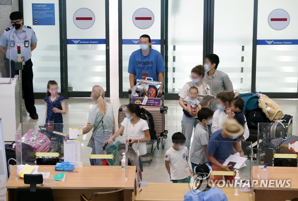 신규확진 1천776명,한달째 네자리…비수도권 700명 육박-위중증 급증(종합)