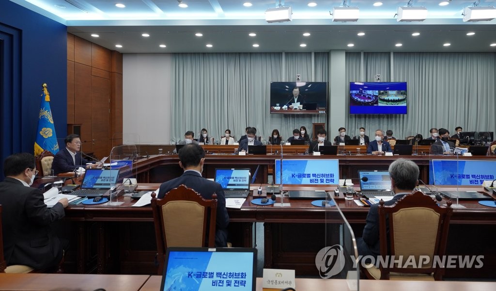 문대통령 "2025년까지 글로벌 백신생산 5대강국 도약"(종합)