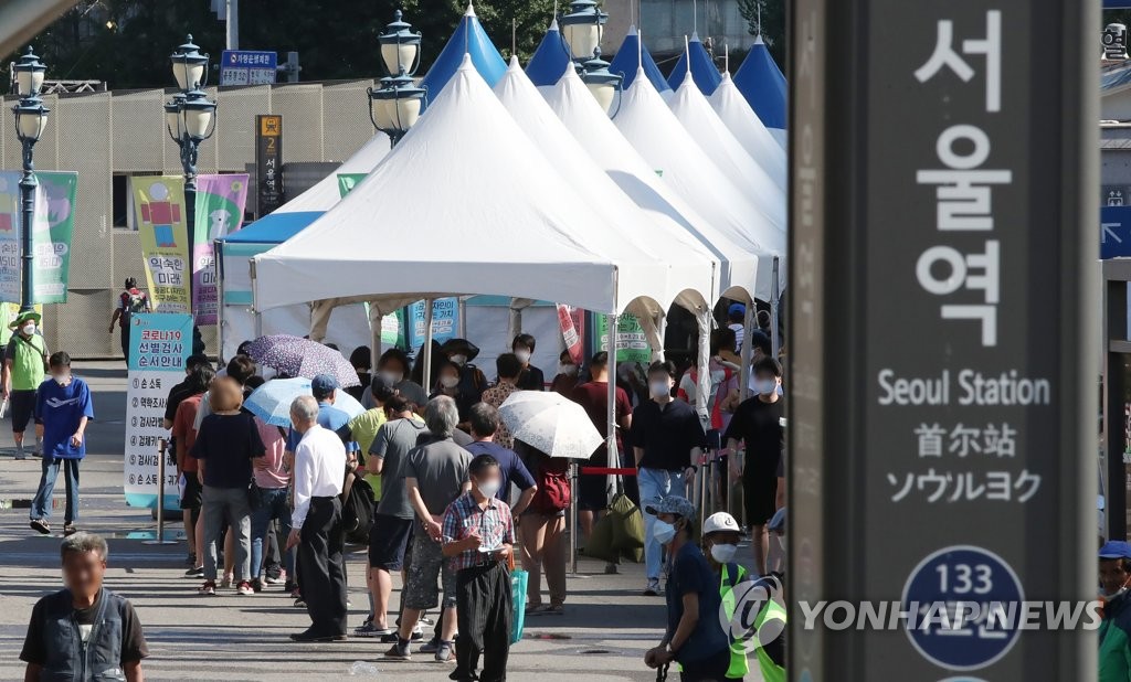 코로나 대유행에도 7월 카드사용액 7%↑…숙박·음식업은 18%↓