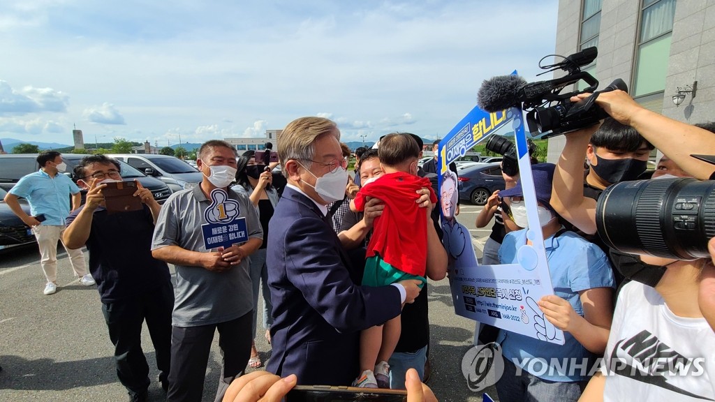 이재명 "윤석열, 검사로서도 무능…악의적 특수부 검사"